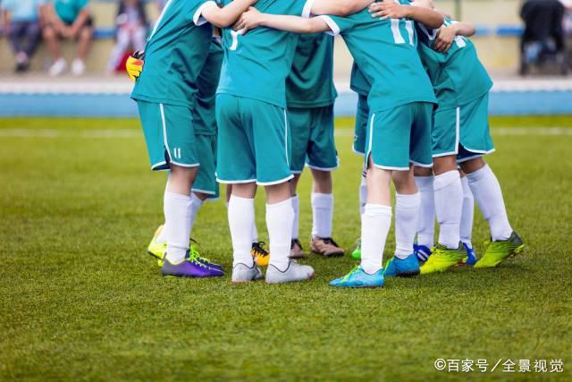 科尔赛前举杯以纪念已故教练尼尔森